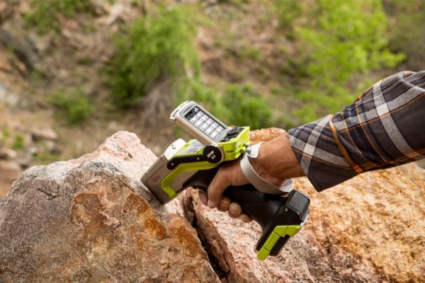 دستگاه XRF XL3t Niton کمپانی Thermo Fisher Scientific دستگاه XRF XL3t Niton کمپانی Thermo Fisher Scientific
