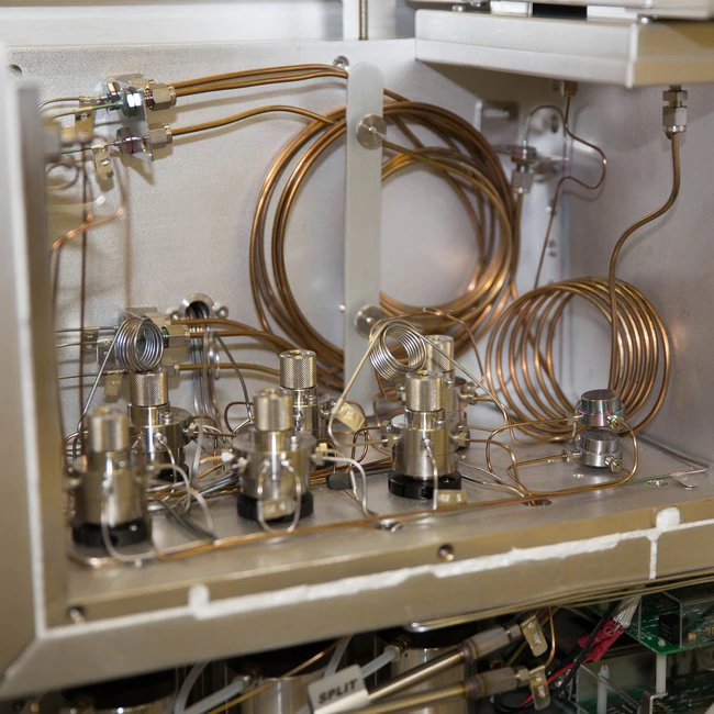 Natural Gas Analyzer-NGA 5 refinery gas analyzers valve oven 2000x2000.jpg 650